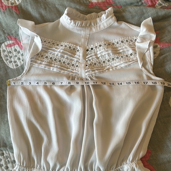 🍋New York & Company white sleeveless ruffle mock neck cut out ribbon top medium - Picture 9 of 11